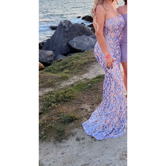 Long one shoulder sequence formal dress - Picture 2 of 3